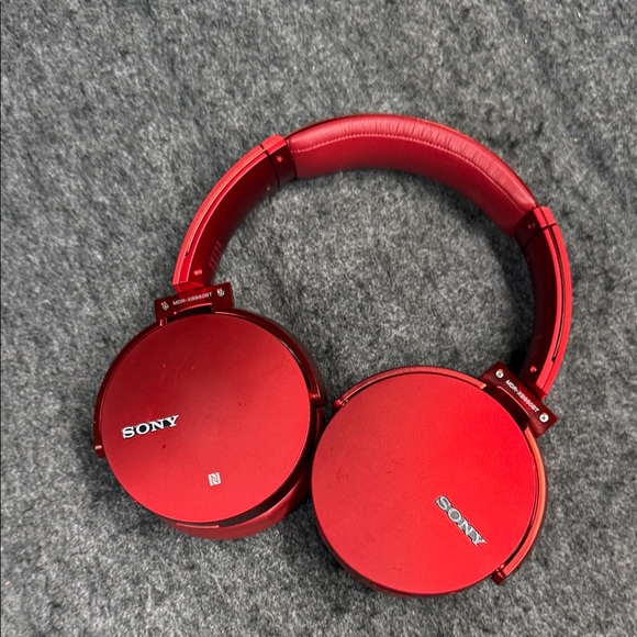 Sony Vibrant Red Over-Ear Headphones MDR-XB950BT Bluetooth - Picture 13 of 14